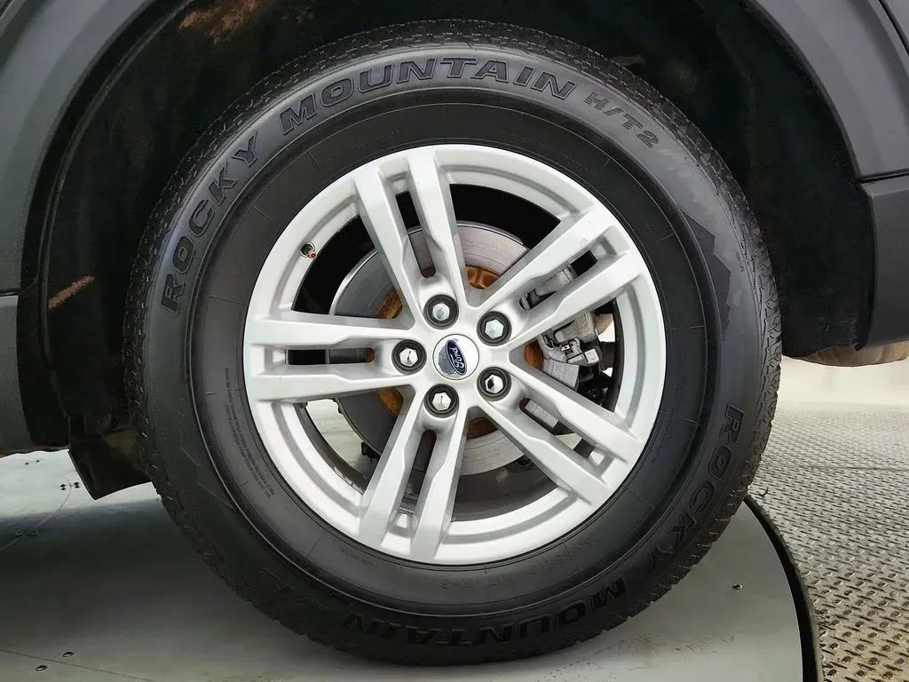 Used 2022 Ford Explorer XLT AWD/4WD image 25