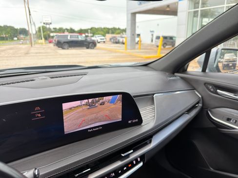 Used 2024 Cadillac XT4 Premium Luxury FWD image 34