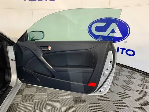Used 2016 Hyundai Genesis Coupe 3.8 RWD image 27