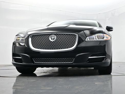 Used 2011 Jaguar XJ L image 41