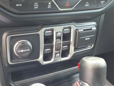 Certified 2023 Jeep Gladiator Sport AWD/4WD image 7