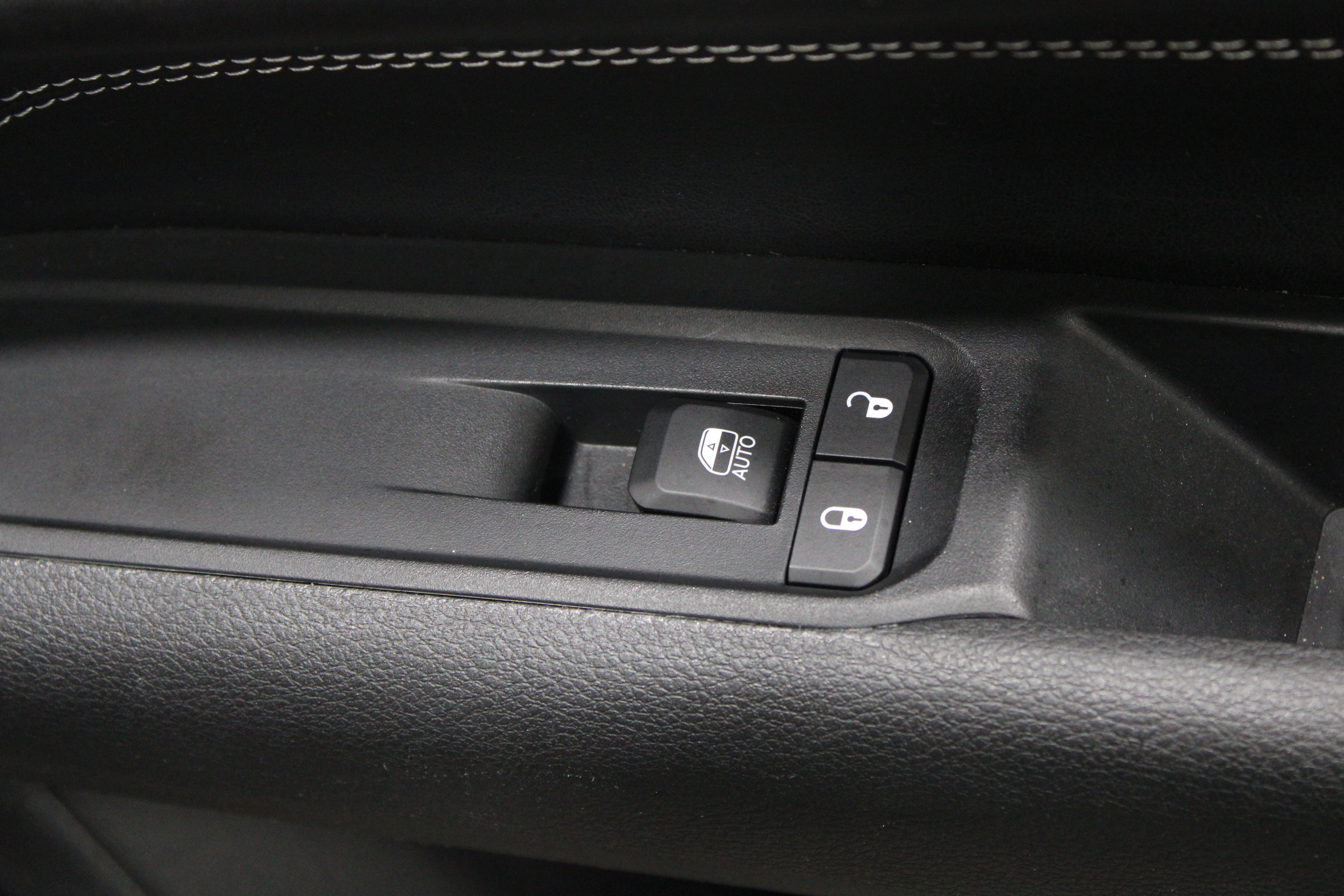 Used 2022 Jeep Compass Latitude FWD image 33