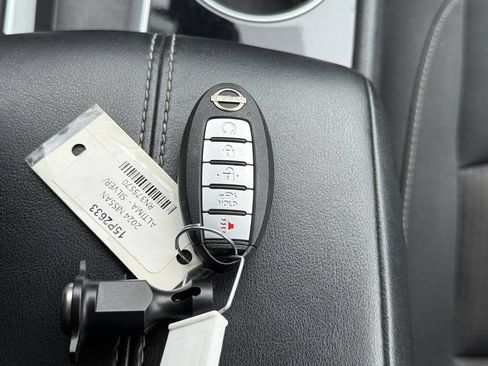 Used 2024 Nissan Altima 2.5 SV FWD image 41