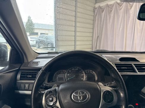 Used 2014 Toyota Camry SE image 19