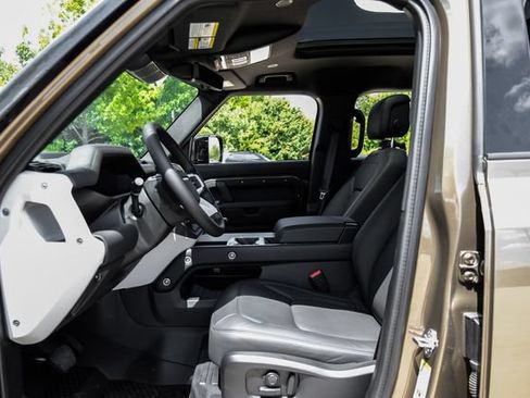 New 2026 Land Rover Defender 110 X-Dynamic SE AWD/4WD image 4