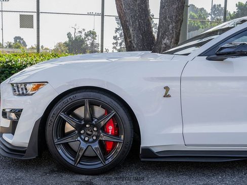 Used 2022 Ford Mustang Shelby GT500 w/ Carbon Fiber Track Pack image 4