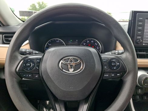 Used 2021 Toyota RAV4 XLE AWD/4WD image 21