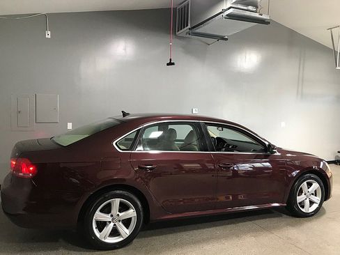 Used 2013 Volkswagen Passat 2.5 SE FWD image 3