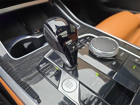 Used 2022 BMW X7 xDrive40i w/ M Sport Package image 28