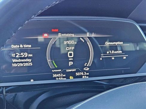 Used 2022 Audi e-tron Premium Plus image 10