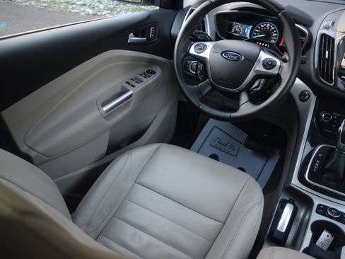 Used 2013 Ford C-MAX SEL image 2