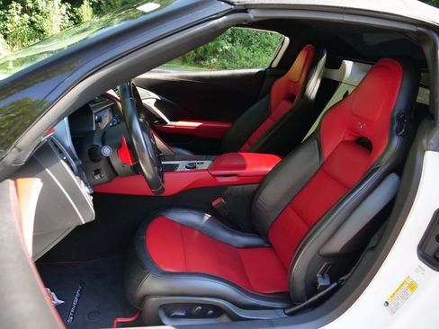 Used 2019 Chevrolet Corvette Grand Sport RWD image 3