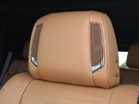 Used 2025 Cadillac Escalade Premium Luxury image 16