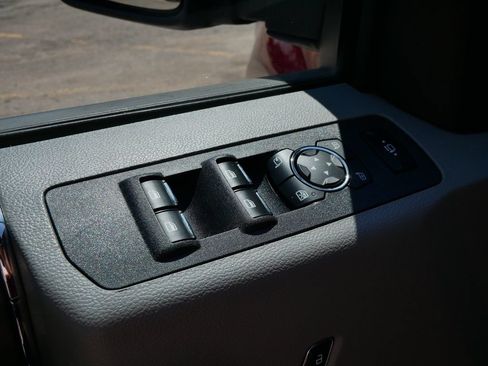 Certified 2017 Ford F250 XLT w/ XLT Premium Package AWD/4WD image 16