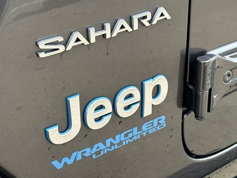 Used 2021 Jeep Wrangler Unlimited Sahara w/ Cold Weather Group AWD/4WD image 6