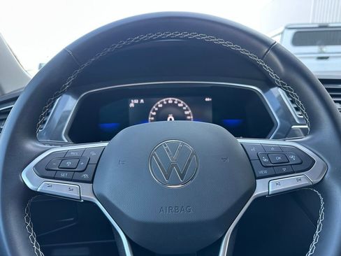 Used 2022 Volkswagen Tiguan SE image 11