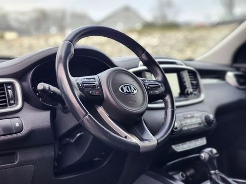 Used 2018 Kia Sorento AWD image 19