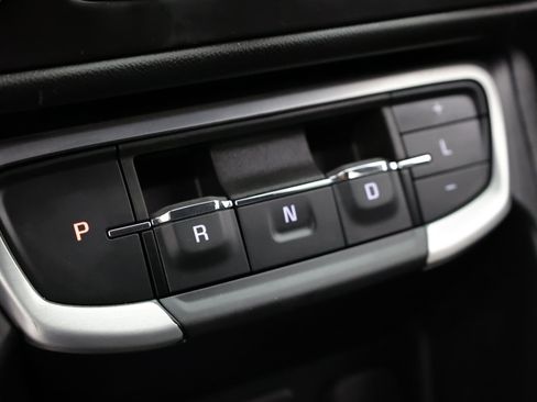Used 2024 GMC Terrain SLE w/ Driver Convenience Package FWD image 23
