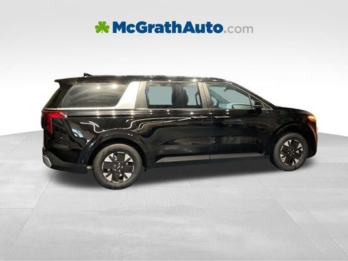 New 2026 Kia Carnival LXS FWD image 3