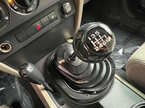 Used 2007 Jeep Wrangler Sahara AWD/4WD image 39