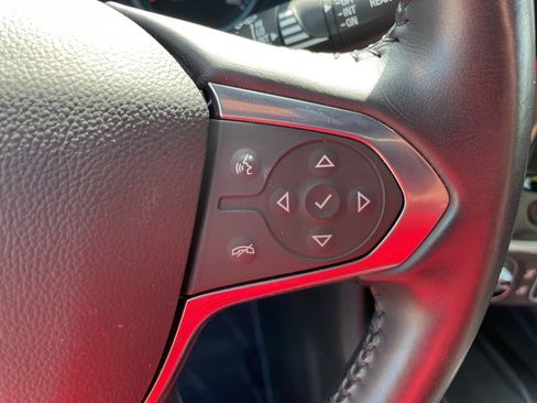 Used 2022 Chevrolet Traverse LT image 14