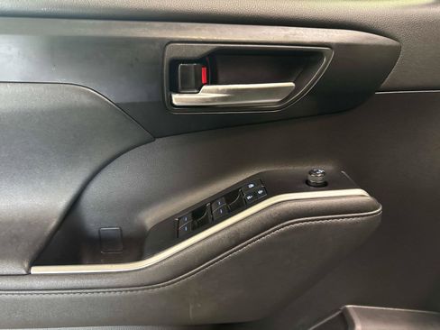 Used 2021 Toyota Highlander XSE image 16