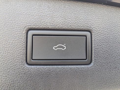 Used 2024 Volkswagen Tiguan SE R-Line image 13