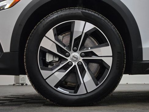Used 2025 Volvo V60 B5 Cross Country Plus image 19