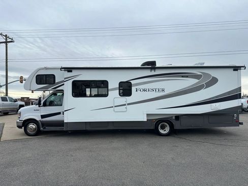 Used 2016 Ford E-450 and Econoline 450 Super Duty w/ Motorhome Prep Package image 5