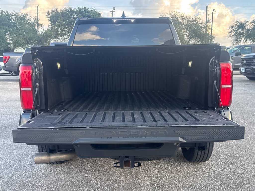 Used 2025 Toyota Tacoma SR5 AWD/4WD image 29