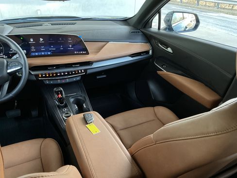 Used 2025 Cadillac XT4 Premium Luxury w/ Technology Package image 16