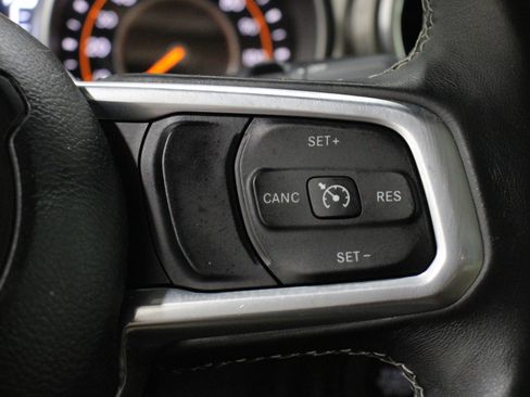 Used 2018 Jeep Wrangler Unlimited Sahara w/ Cold Weather Group AWD/4WD image 9
