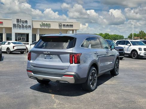 Used 2024 Kia Sorento S AWD/4WD image 5
