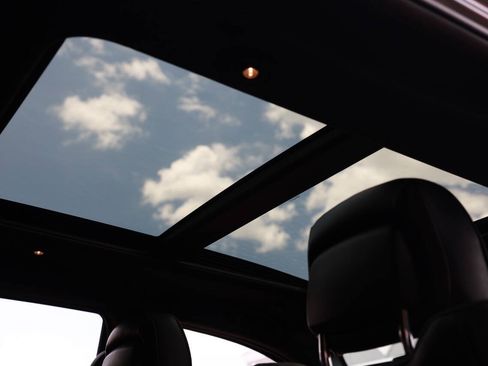 Used 2020 Jeep Grand Cherokee Overland RWD image 15