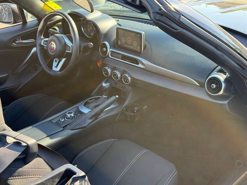 Used 2017 FIAT 124 Spider Classica RWD image 15
