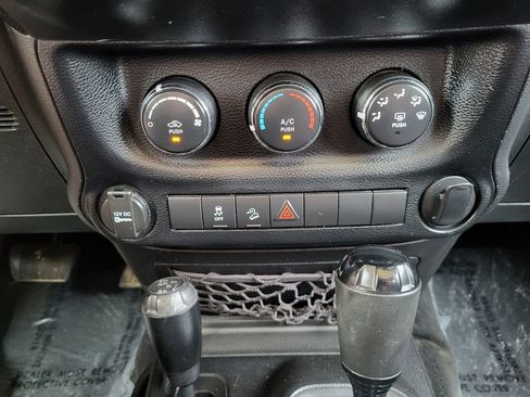 Used 2013 Jeep Wrangler Unlimited Sport image 13