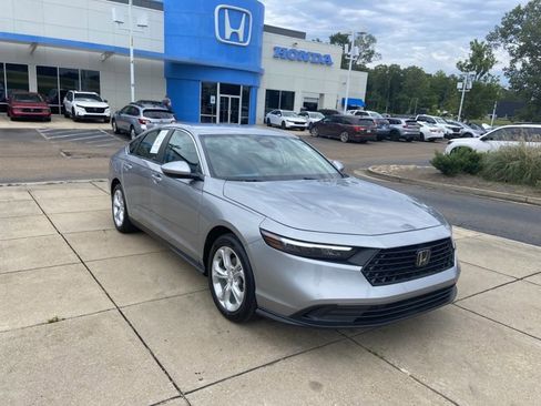 Used 2023 Honda Accord LX image 2