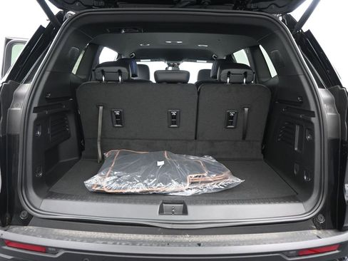 New 2025 GMC Acadia AT4 w/ LPO, Floor Liner Package image 27