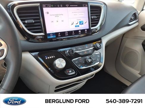 Used 2023 Chrysler Pacifica Touring-L FWD image 34
