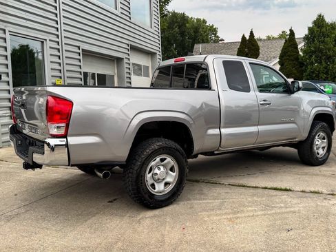Used 2016 Toyota Tacoma SR5 w/ Towing Package AWD/4WD image 3