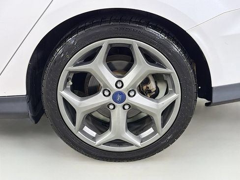 Used 2017 Ford Focus Titanium w/ Titanium Technology Package FWD image 30