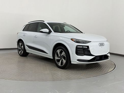 Used 2025 Audi Q6 e-tron Premium Plus w/ Premium Plus AWD/4WD image 7