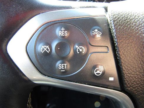 Used 2015 Chevrolet Suburban LT w/ Luxury Package image 17