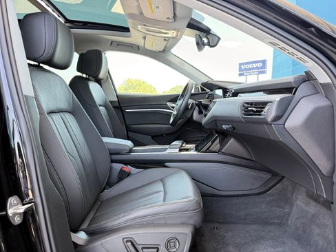 Used 2023 Audi e-tron Premium Plus w/ Premium Plus Package AWD/4WD image 31