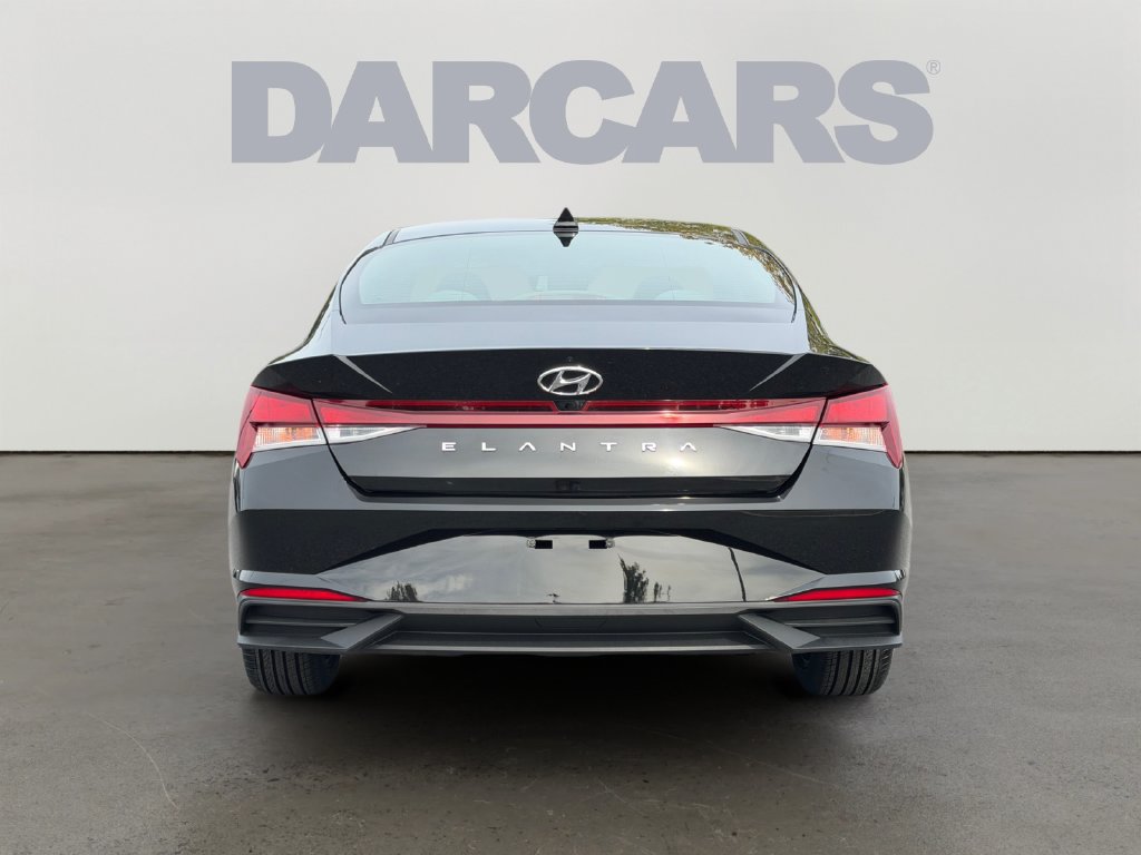 Used 2023 Hyundai Elantra SEL w/ Convenience Package FWD image 5
