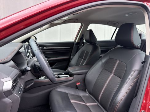 Certified 2024 Nissan Altima 2.5 SR FWD image 11