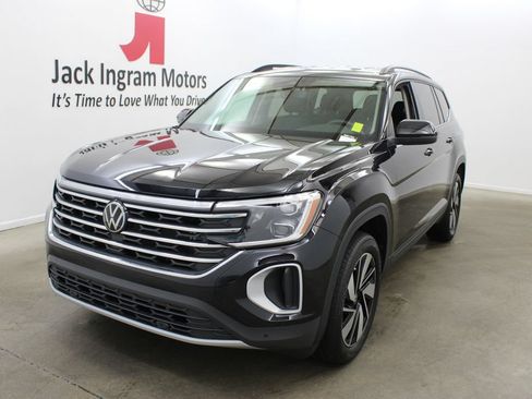Used 2024 Volkswagen Atlas SE FWD image 2