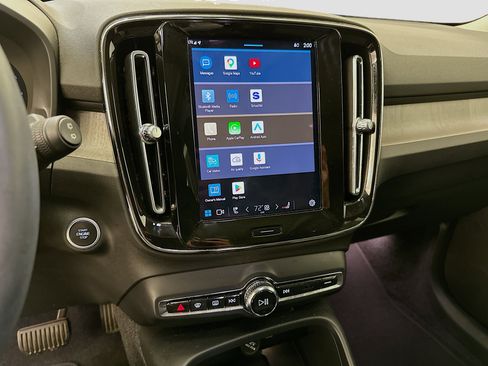 Used 2023 Volvo XC40 B5 Plus w/ Protection Package Premier image 26