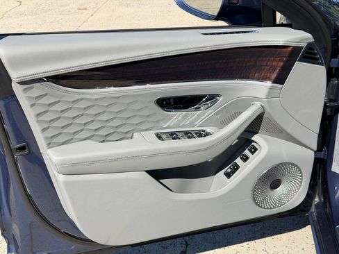 New 2025 Bentley Flying Spur Plug-In Hybrid image 18