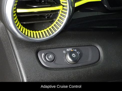 Used 2024 Chevrolet Trax ACTIV w/ Sunroof Package FWD image 18